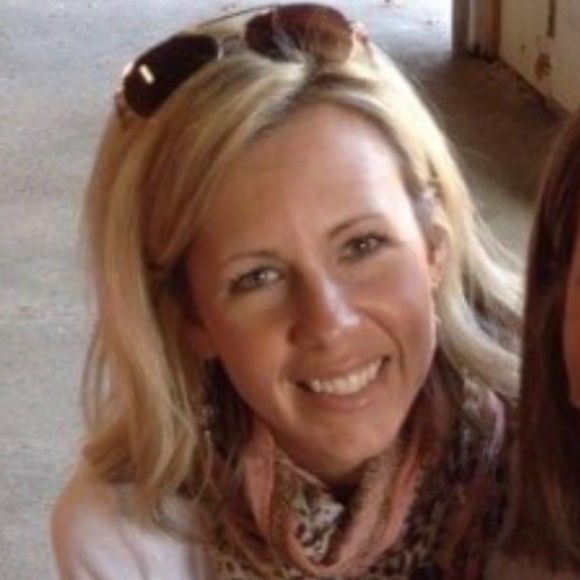 ❤️❤️Meet your Posher Danielle❤️❤️ - Picture 1 of 2